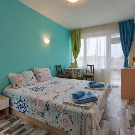 Kazlarov Guest House Китен Экстерьер фото