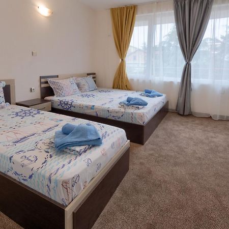 Kazlarov Guest House Китен Экстерьер фото