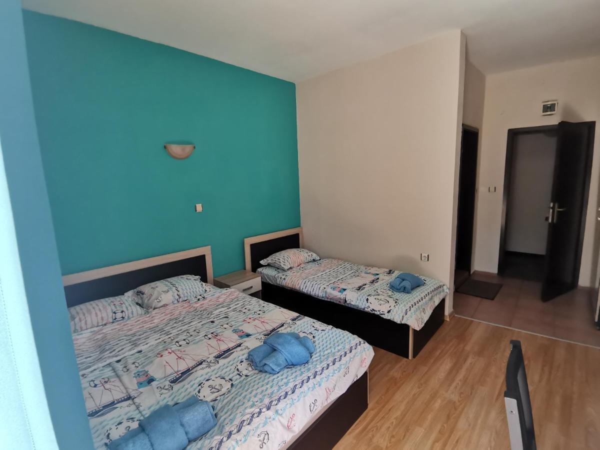 Kazlarov Guest House Китен Экстерьер фото