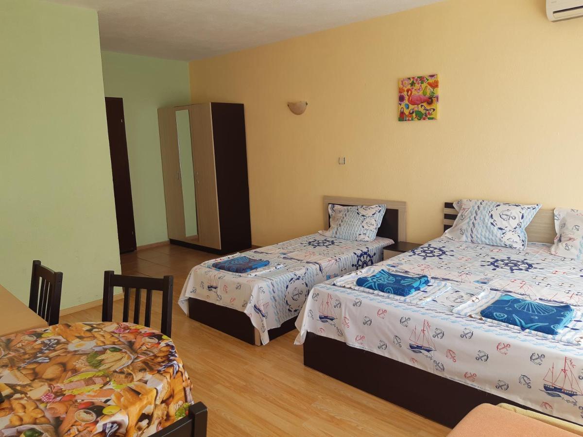 Kazlarov Guest House Китен Экстерьер фото