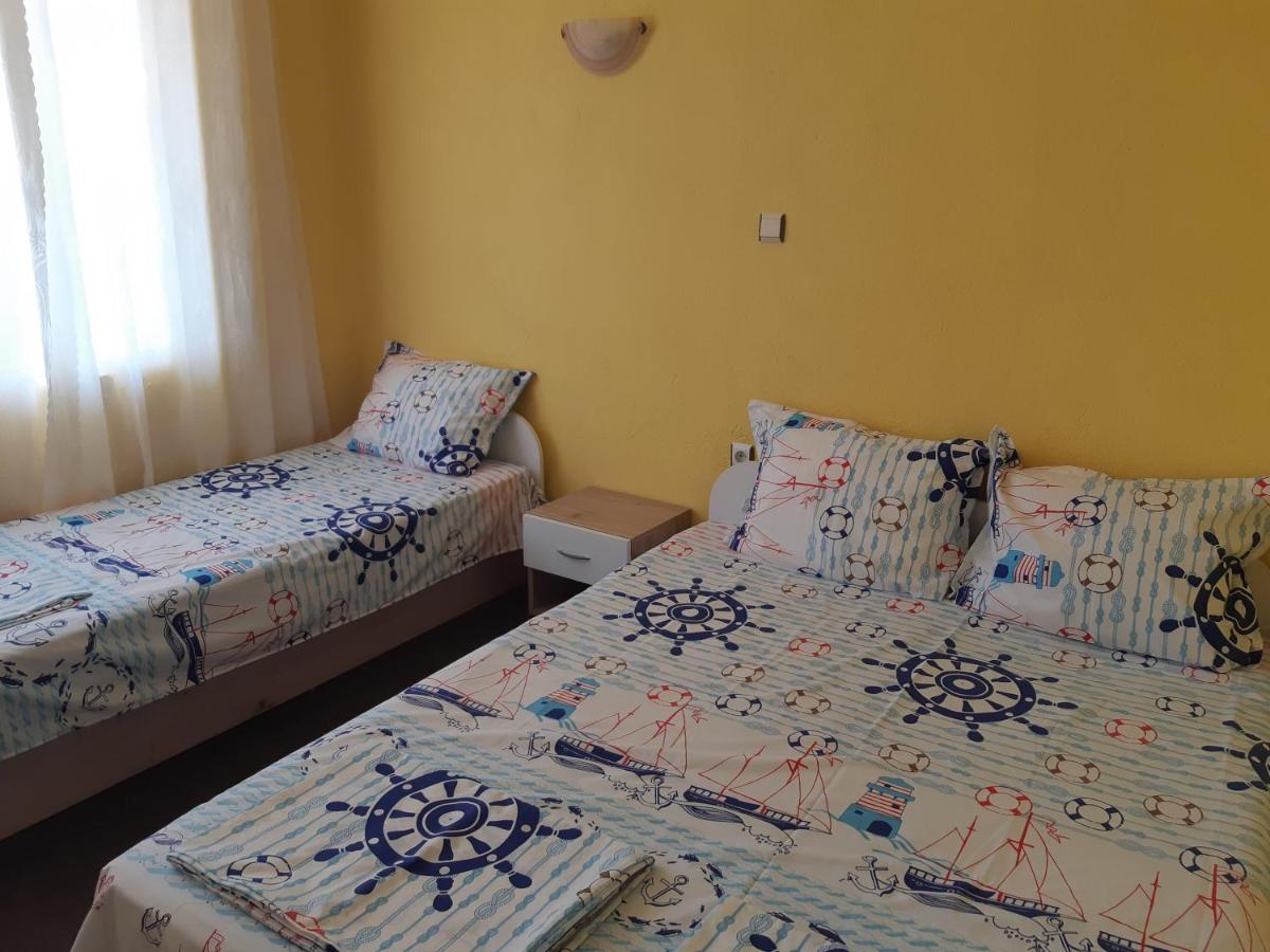 Kazlarov Guest House Китен Экстерьер фото