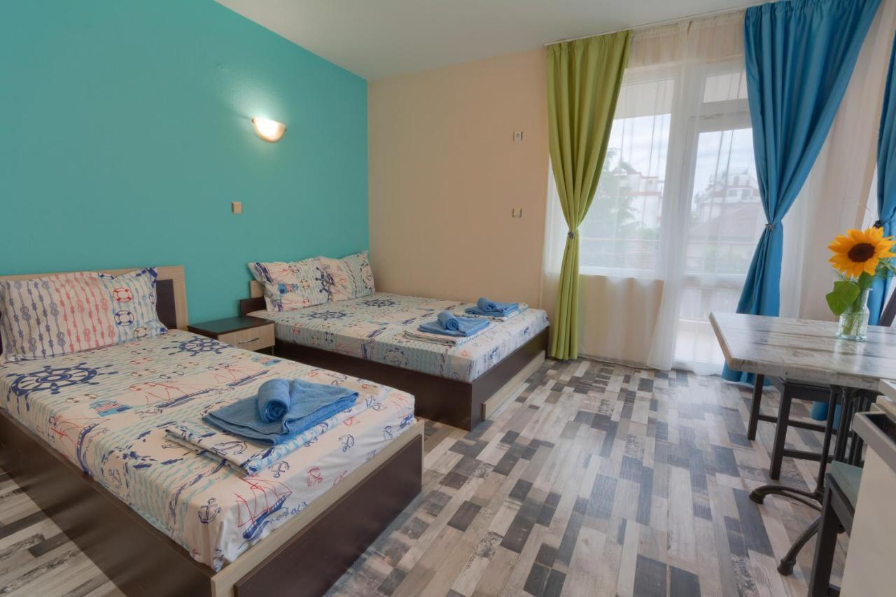 Kazlarov Guest House Китен Экстерьер фото