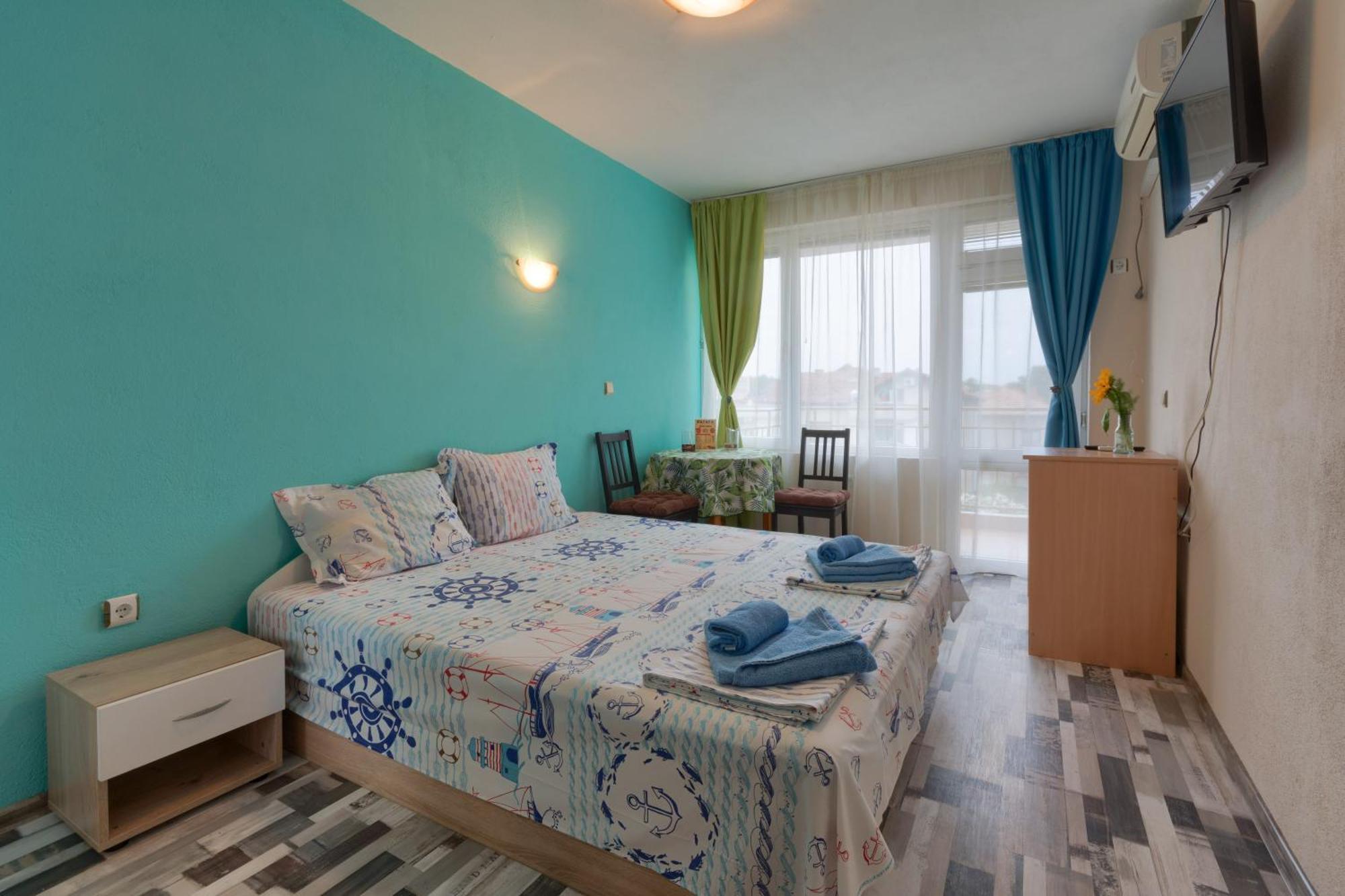 Kazlarov Guest House Китен Экстерьер фото