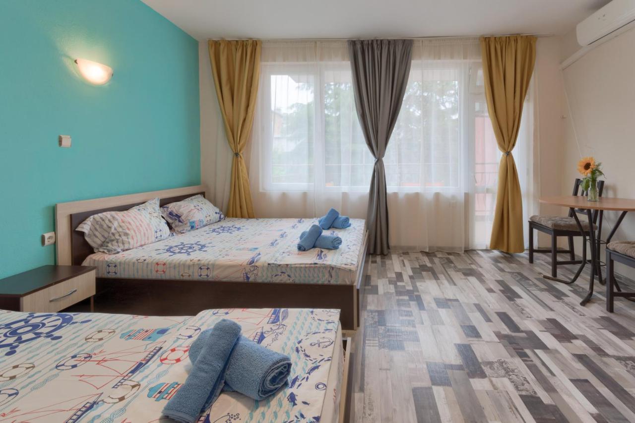 Kazlarov Guest House Китен Экстерьер фото