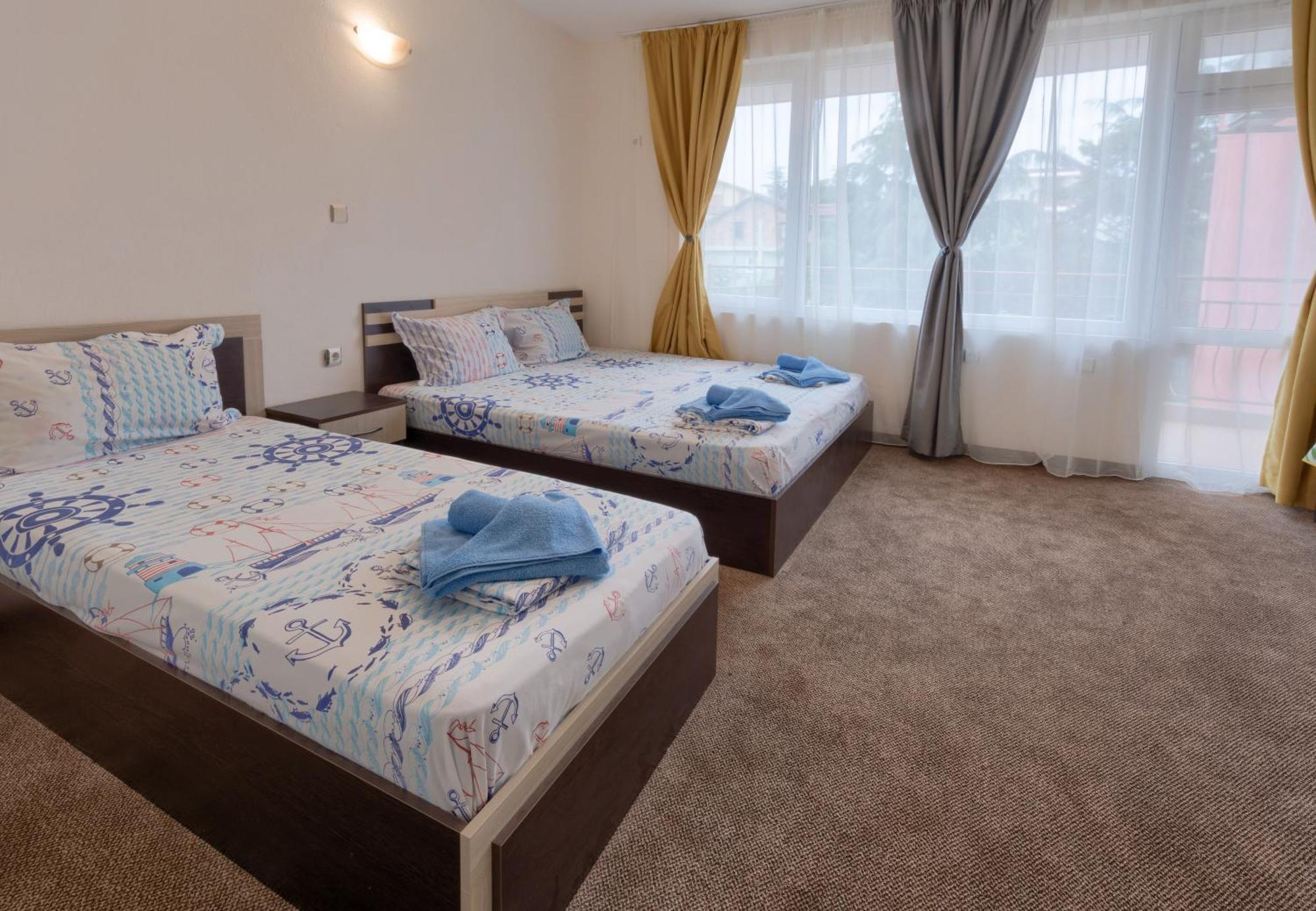 Kazlarov Guest House Китен Экстерьер фото