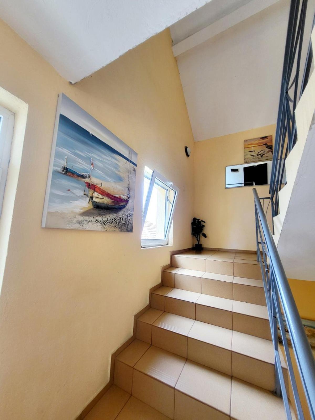 Kazlarov Guest House Китен Экстерьер фото