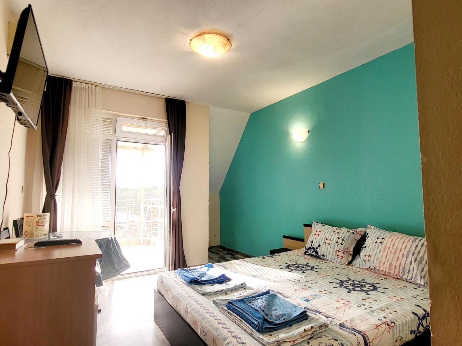 Kazlarov Guest House Китен Экстерьер фото