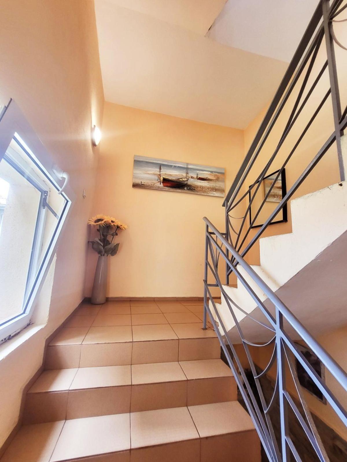 Kazlarov Guest House Китен Экстерьер фото