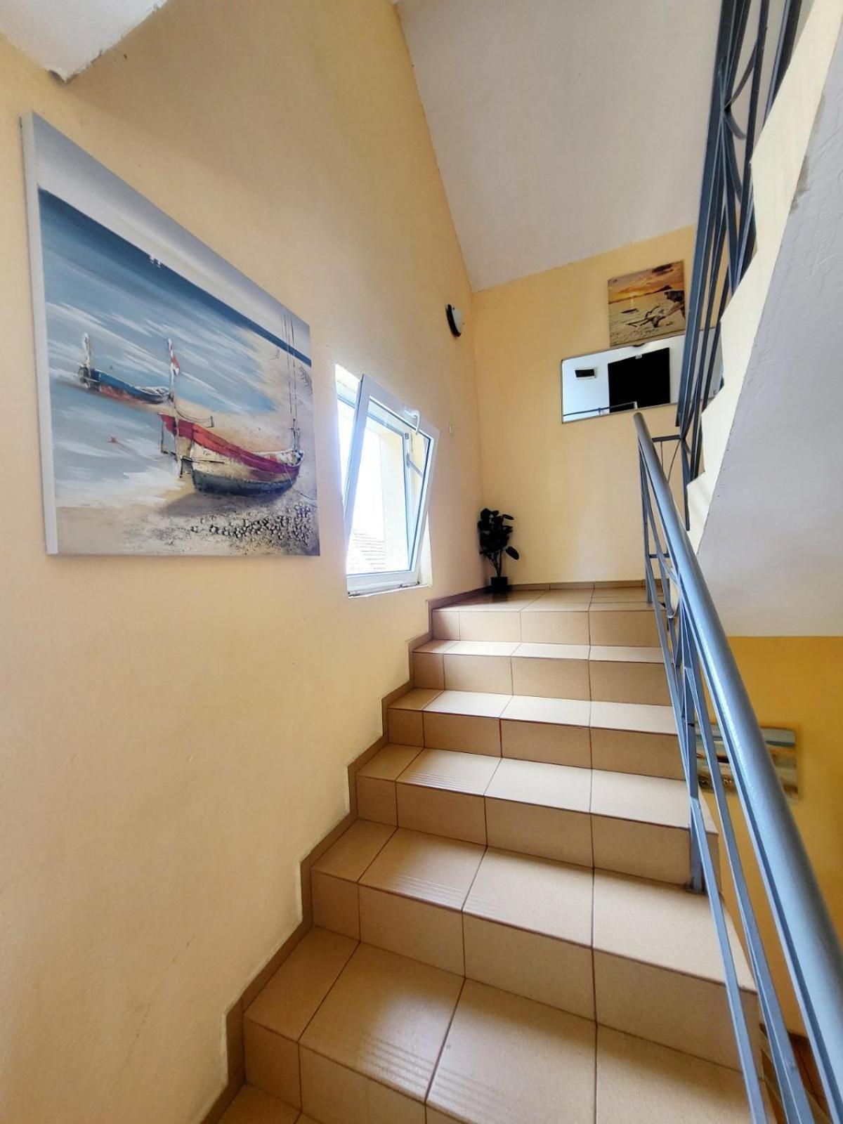 Kazlarov Guest House Китен Экстерьер фото