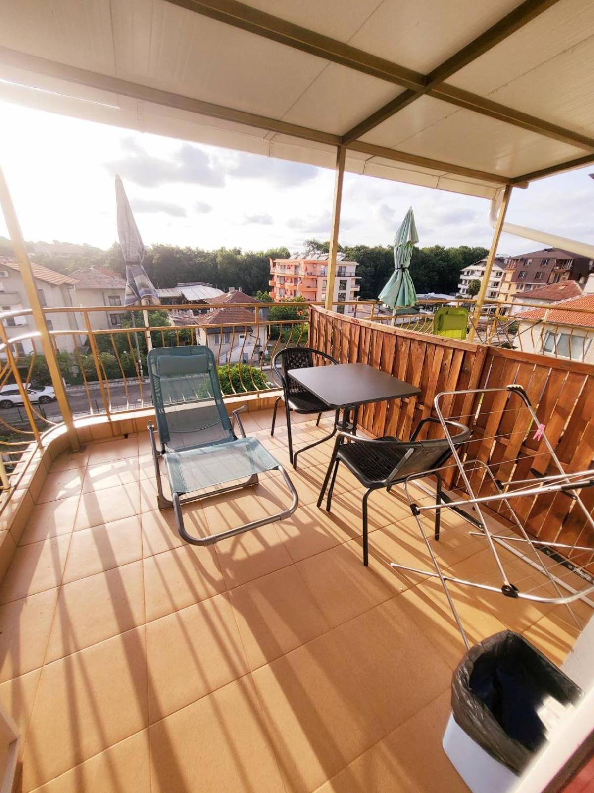 Kazlarov Guest House Китен Экстерьер фото