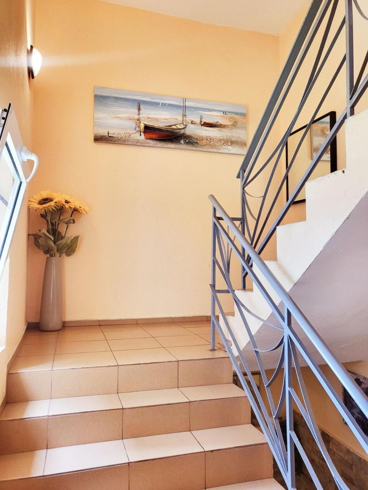 Kazlarov Guest House Китен Экстерьер фото