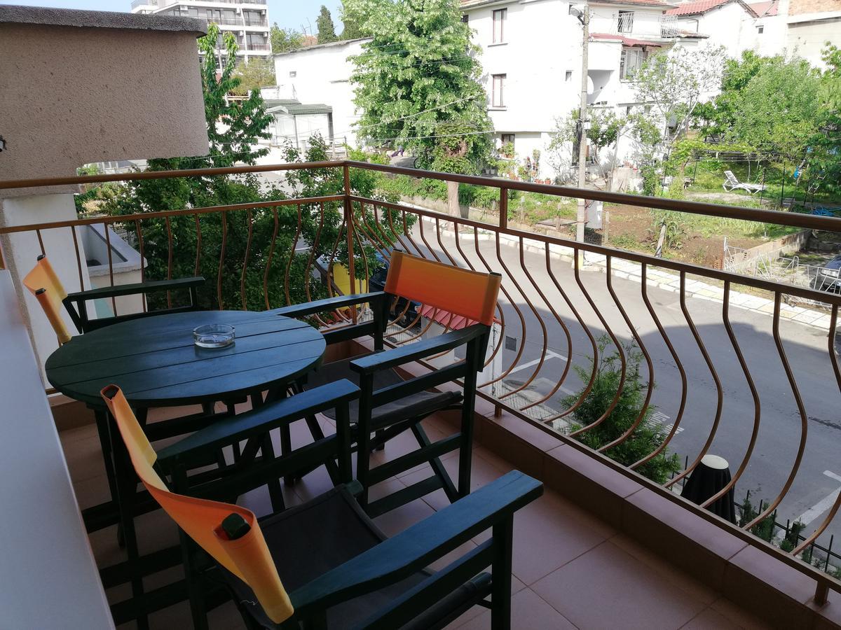 Kazlarov Guest House Китен Экстерьер фото